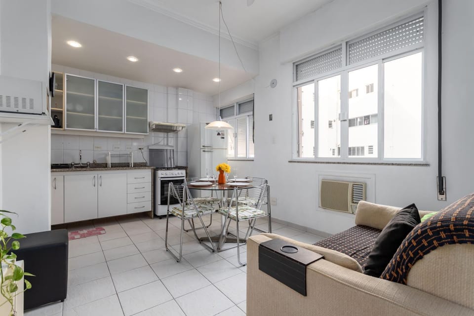 Kitchen or kitchenette, Living room, Seating area, oven, stove