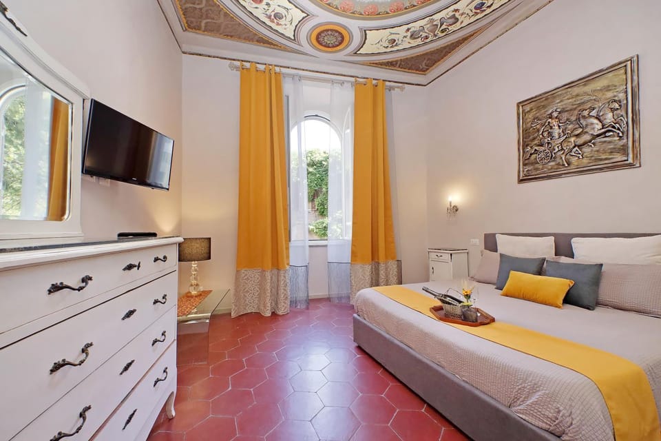 Bed, TV and multimedia, Bedroom