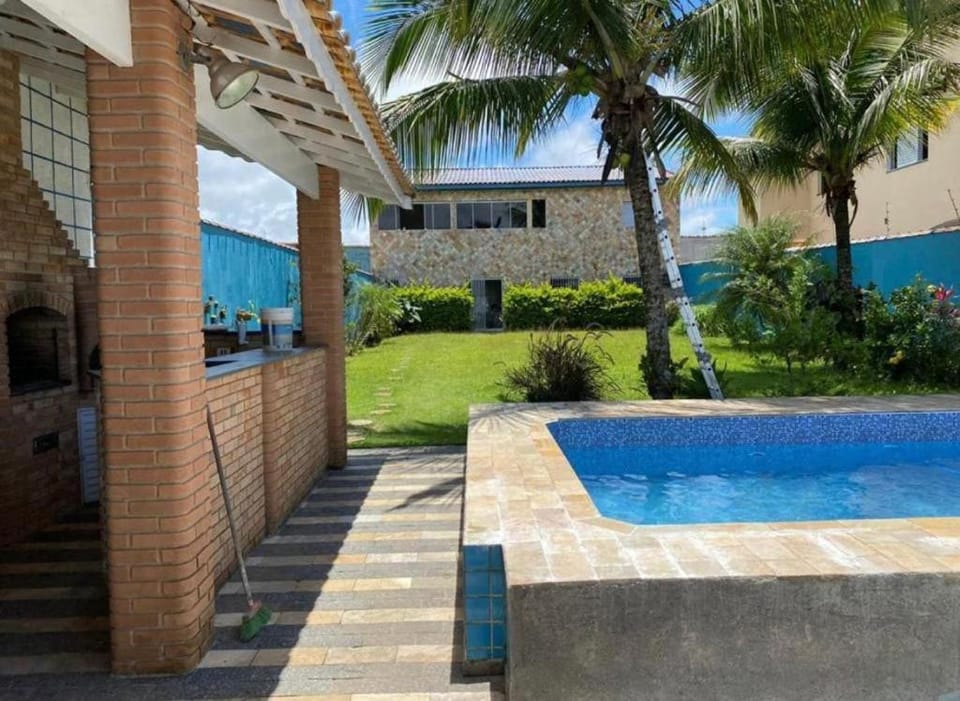 Casa com piscina Próxima do centro e Praia - Até 20 hóspedes House in Peruíbe