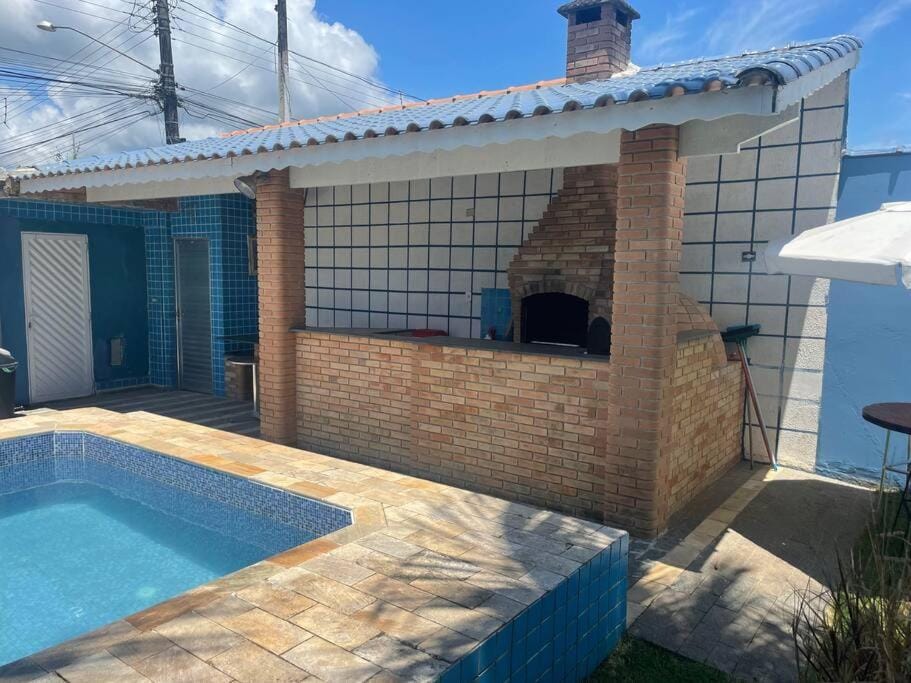 Casa com piscina Próxima do centro e Praia - Até 20 hóspedes House in Peruíbe