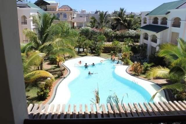 Day, Pool view