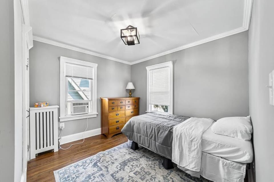 Charming 4-bed 2- Bath Home Close Proximity to Princeton Area and Sesame Place House in Trenton