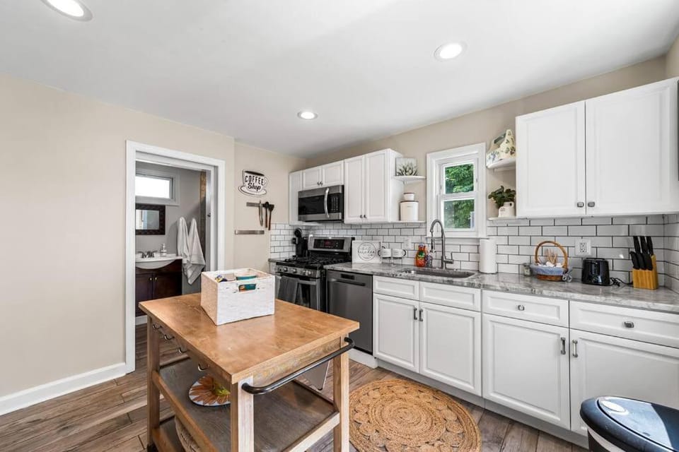 Charming 4-bed 2- Bath Home Close Proximity to Princeton Area and Sesame Place House in Trenton