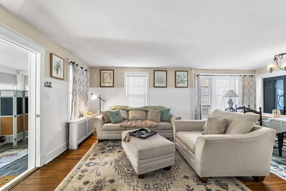 Charming 4-bed 2- Bath Home Close Proximity to Princeton Area and Sesame Place House in Trenton