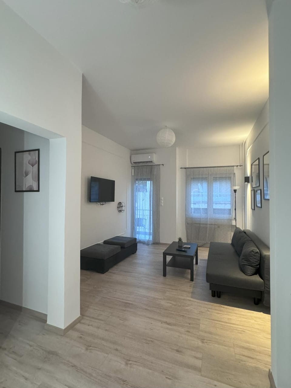TV and multimedia, Living room, Photo of the whole room, air conditioner