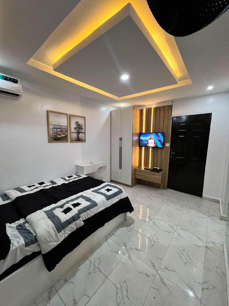 Cozy Studio Apartment, 24hrs light, Netflix, PS in Surulere, Lagos Apartment in Lagos