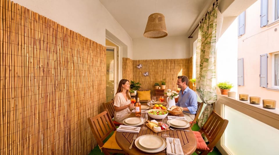 People, Living room, Food and drinks, Seating area, Dining area, Guests, group of guests