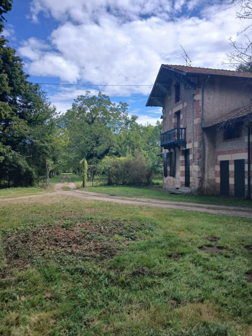 Château de Maucouvent -'Le Cottage' Bed and Breakfast in Bourgogne-Franche-Comté