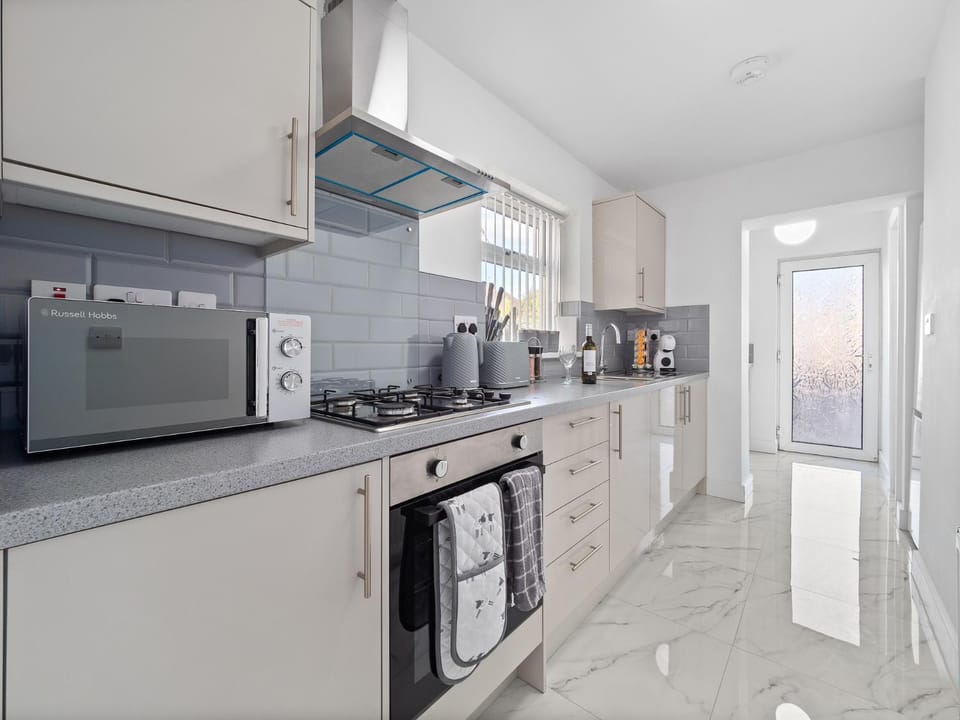 Kitchen or kitchenette, kitchen, kitchen