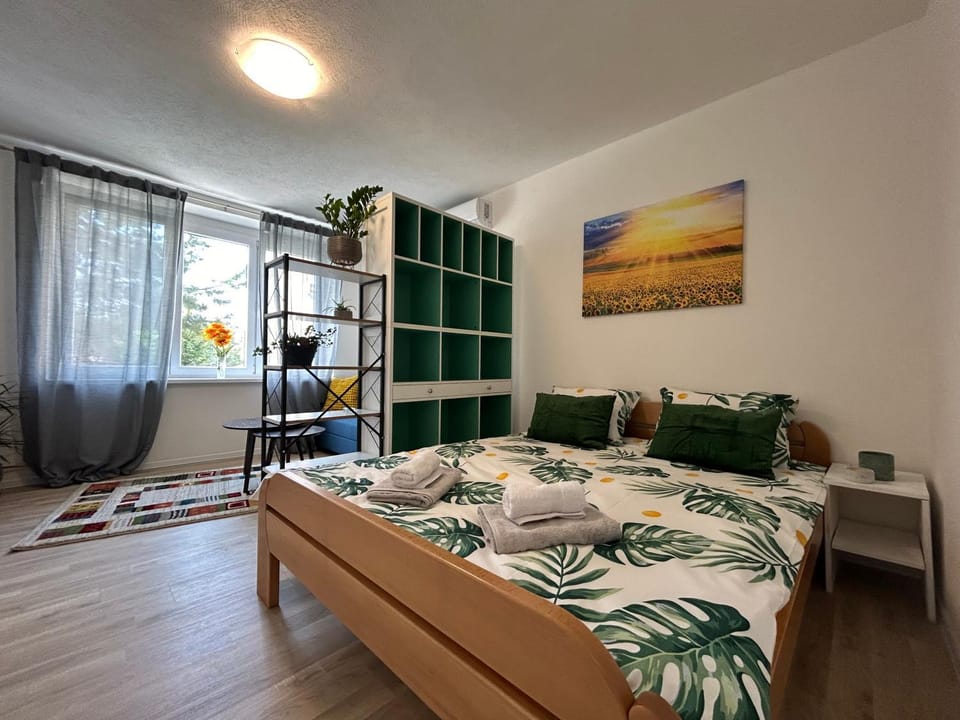 Bed, Photo of the whole room, Bedroom