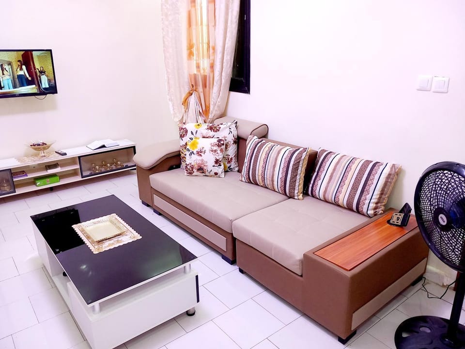 Communal lounge/ TV room, TV and multimedia, Living room, Seating area, Evening entertainment