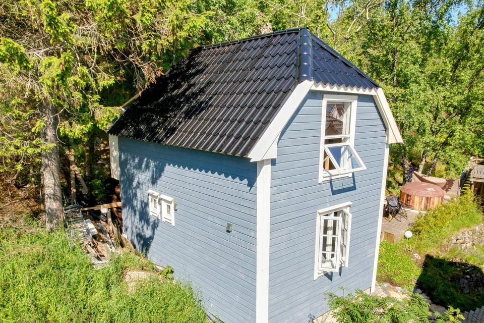 Property building, Day