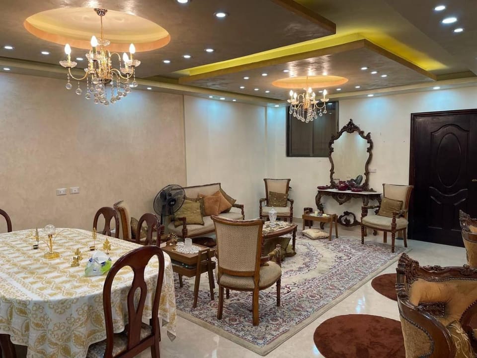 Seating area, Guests, group of guests