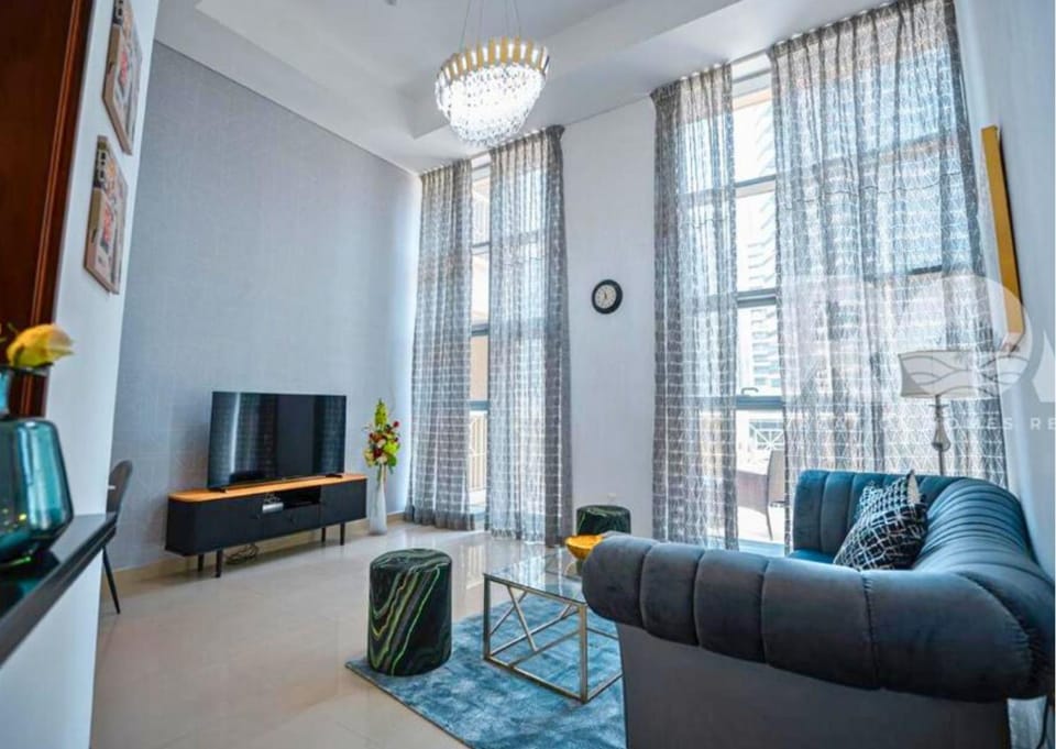 Communal lounge/ TV room, TV and multimedia, Living room, Seating area, Evening entertainment