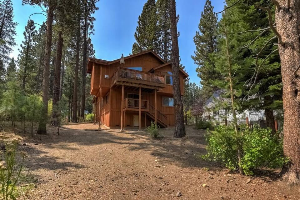 Sierra Solace - Gas Fire Pit, BBQ & near Forest House in South Lake Tahoe