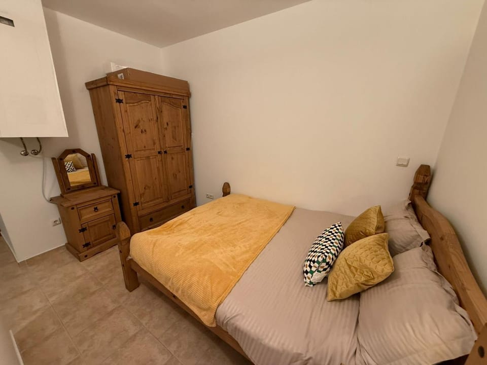Bed, Photo of the whole room, Bedroom, wardrobe