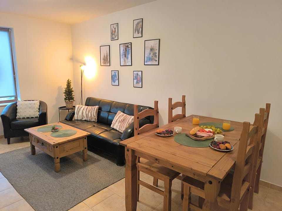 TV and multimedia, Living room, Dining area