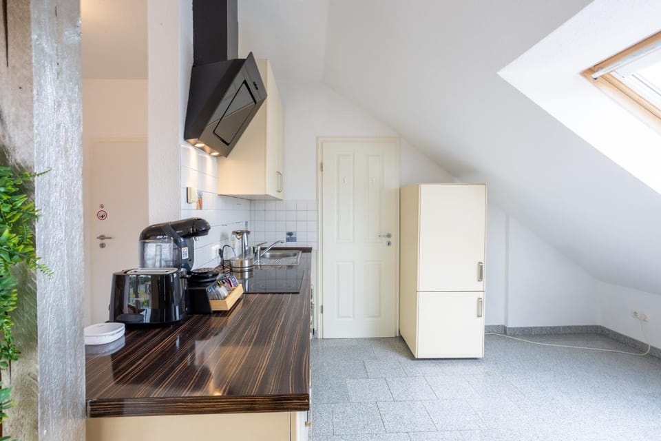 Coffee/tea facilities, Kitchen or kitchenette, oven, pet friendly, stove, toaster