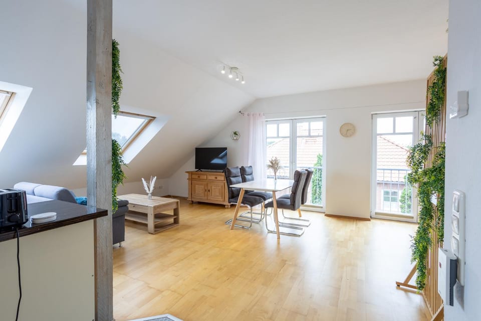 TV and multimedia, Kitchen or kitchenette, Living room, Seating area, Dining area