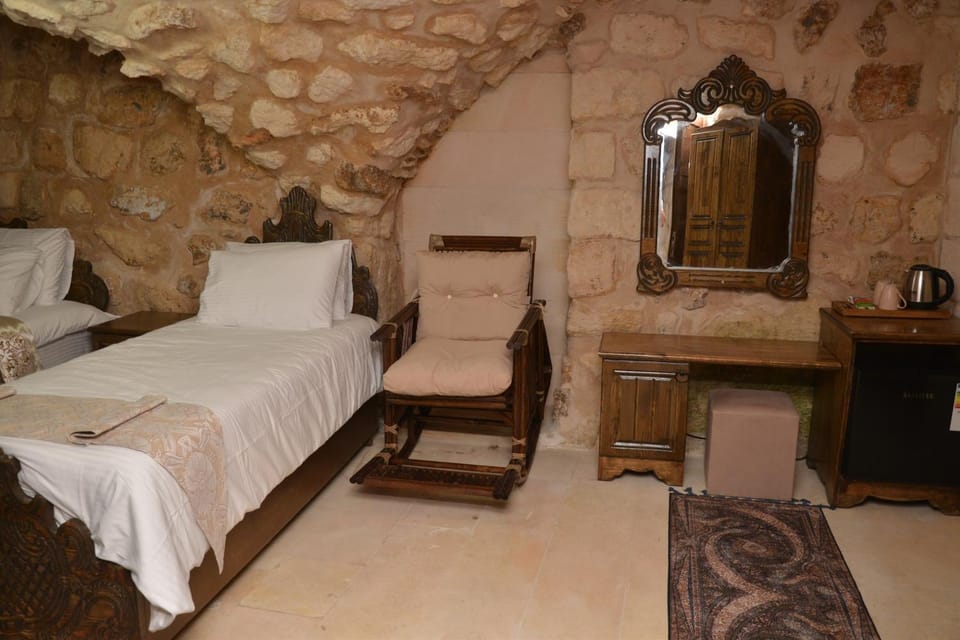 Bed, Seating area