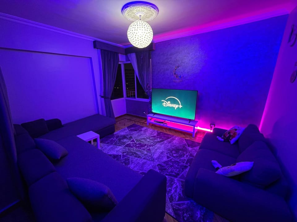 Communal lounge/ TV room, TV and multimedia, Living room, Seating area, Evening entertainment