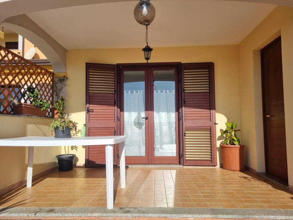 Da Loredana Apartment in La Caletta