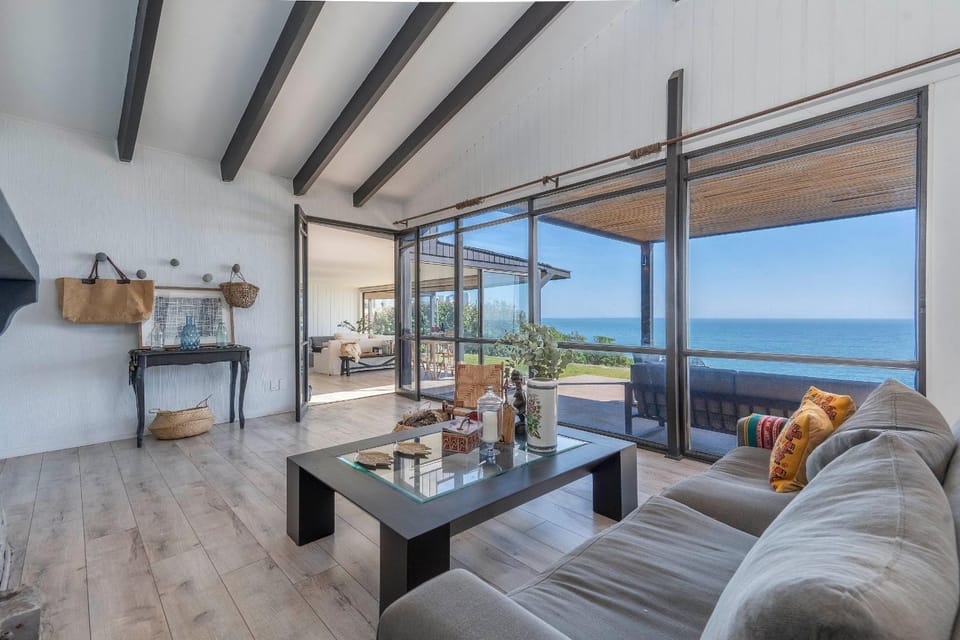 View (from property/room), Living room, Sea view