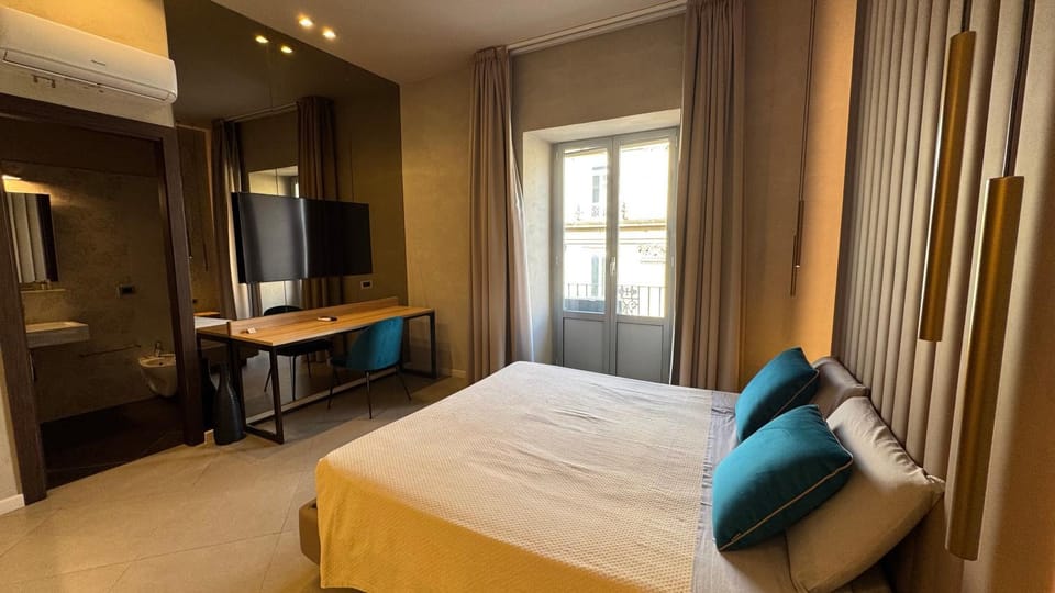 Bed, TV and multimedia, Bedroom, wardrobe