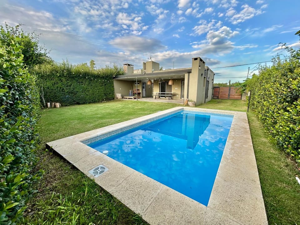 Property building, Day, Garden, Garden view, Pool view, Swimming pool
