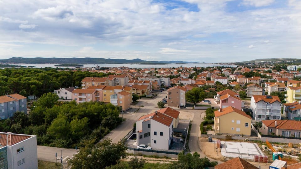 Property building, Nearby landmark, Neighbourhood, Natural landscape, Bird's eye view, Beach, Beach, Sea view, Location