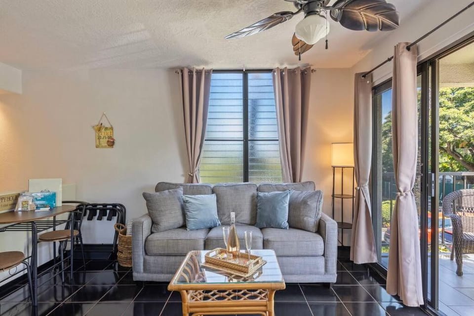 Kihei Akahi C320- Kihei Studio, walk to shops, dining, & the beach Apartment in Wailea