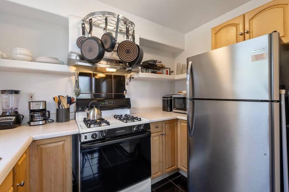 Kihei Akahi C320- Kihei Studio, walk to shops, dining, & the beach Apartment in Wailea