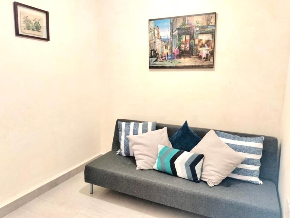 Bed, Living room