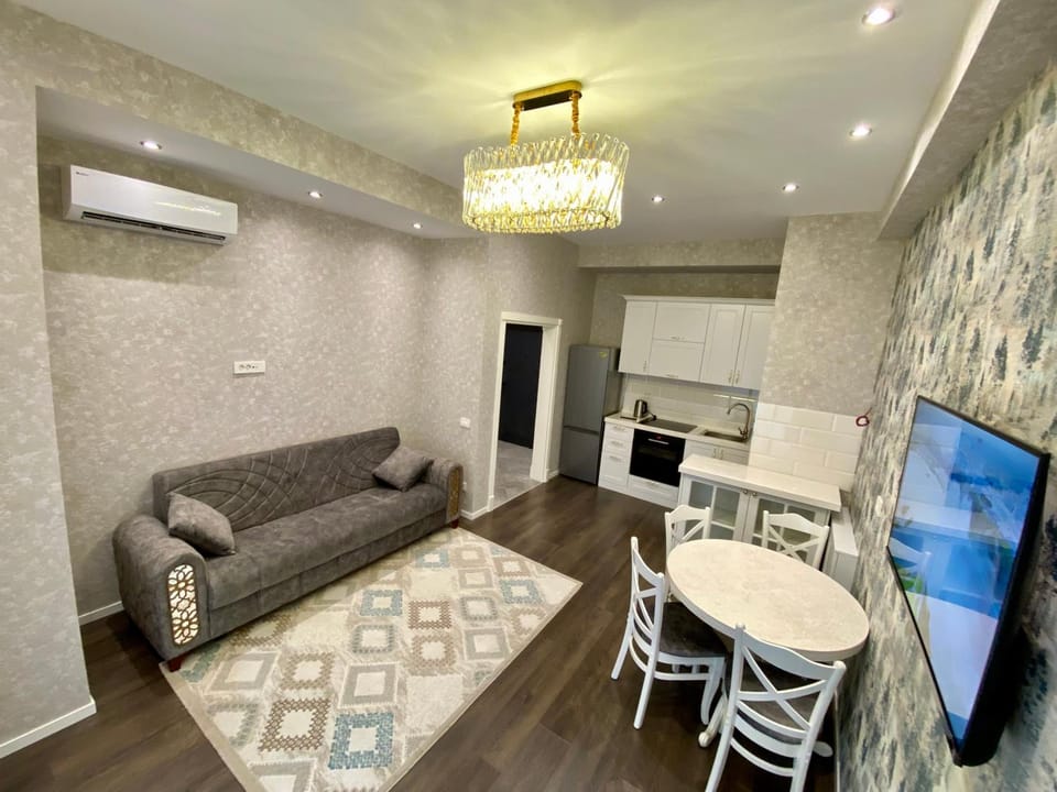 TV and multimedia, Living room, Seating area, Dining area, air conditioner