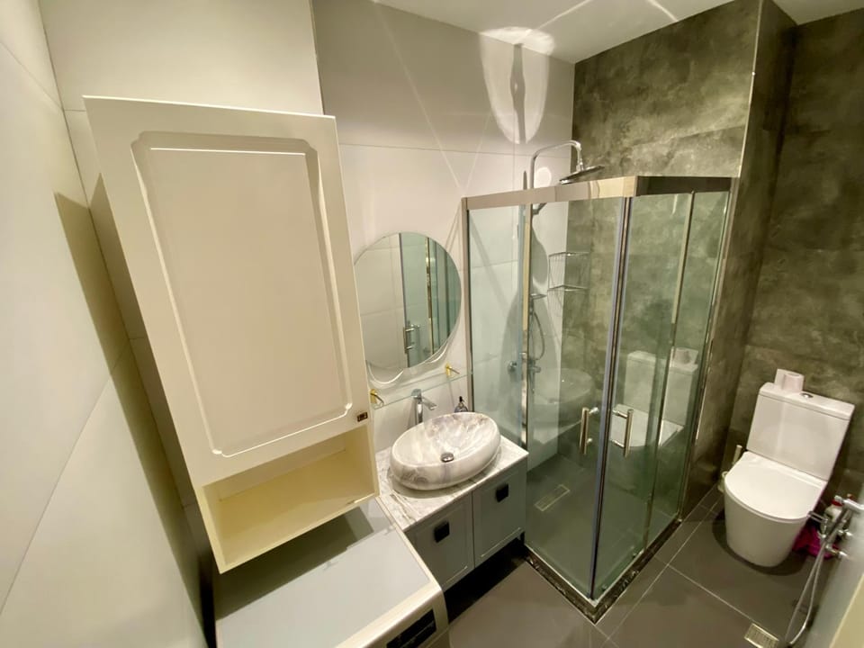 Shower, Toilet, Bathroom, bidet, towels