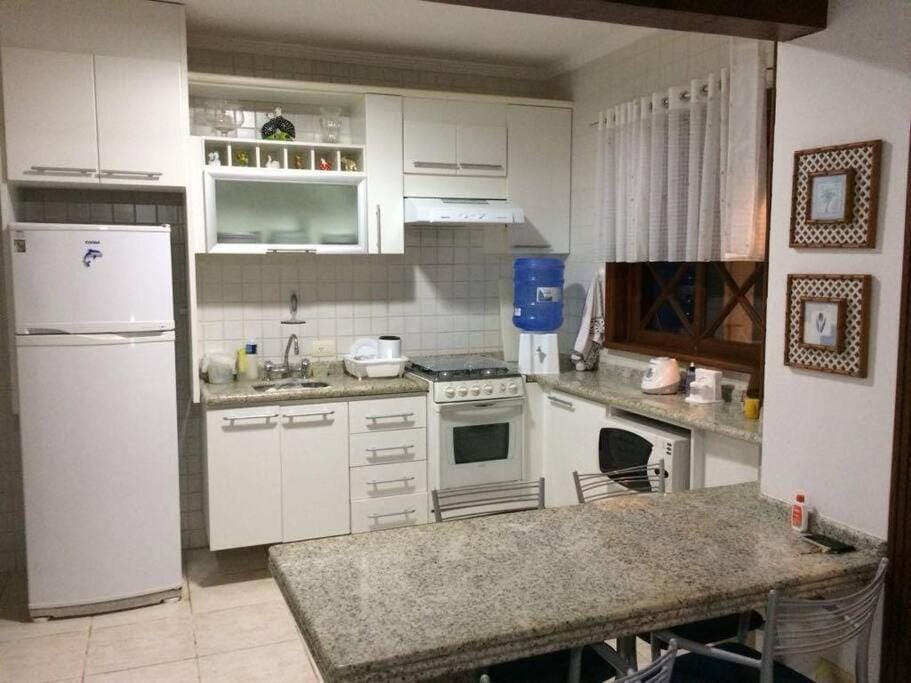 Kitchen or kitchenette, Dining area, stove