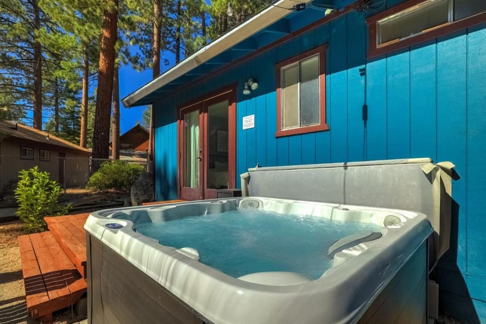 Guadalupe Getaway - Pets Hot Tub AC House in South Lake Tahoe