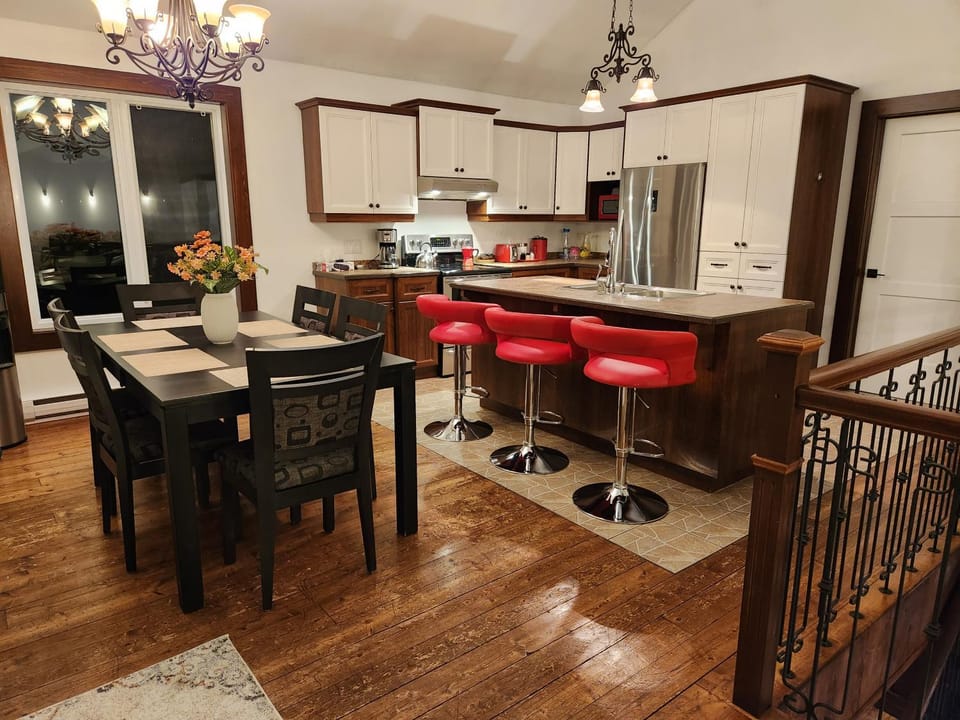 Seating area, Dining area, kitchen