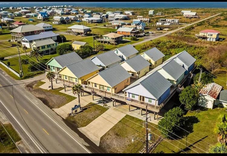 Grand isle Detached Condo Unit F 3 bedrooms 1 bath Easy beach access pet ok House in Grand Isle
