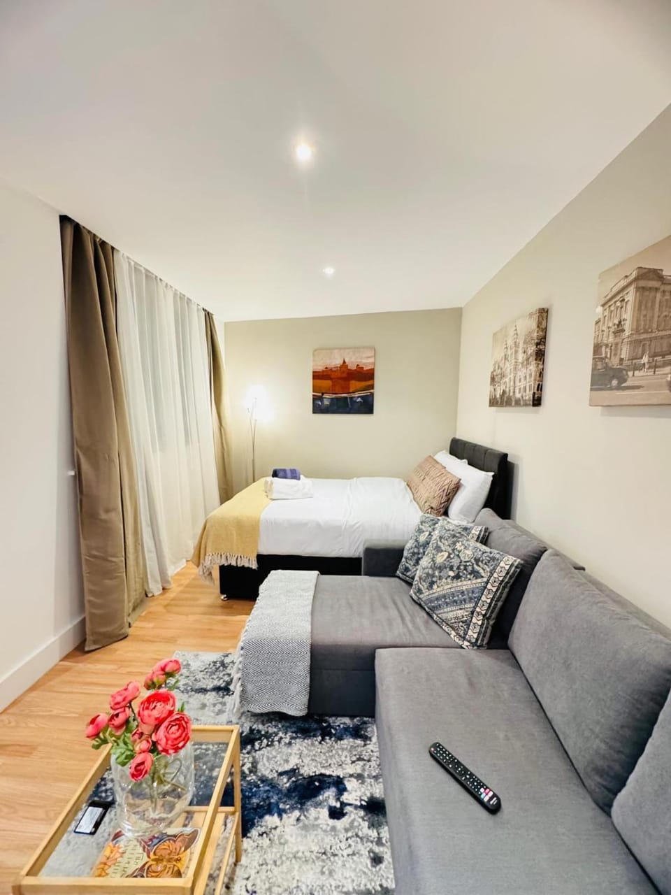 Bed, Living room, Photo of the whole room