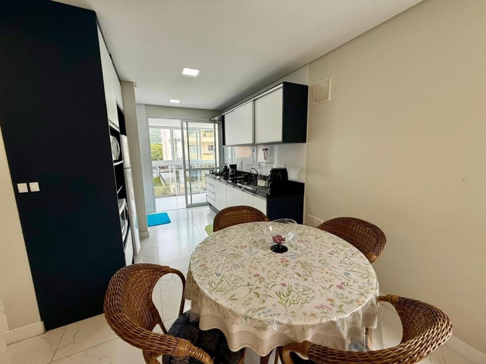 Apartamento espaçoso na Praia de Palmas SC 05 Apartment in Florianopolis