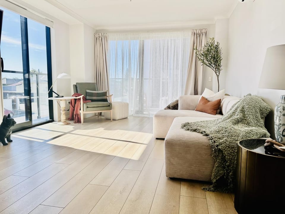 Day, Living room, Time of day, sunbed, sunbed