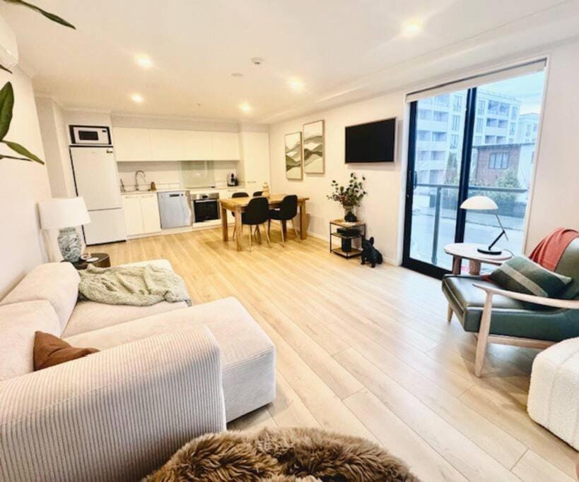 TV and multimedia, Kitchen or kitchenette, Living room, Seating area, Dining area, soundproof