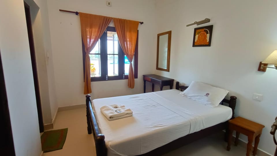 Bed, Photo of the whole room, towels