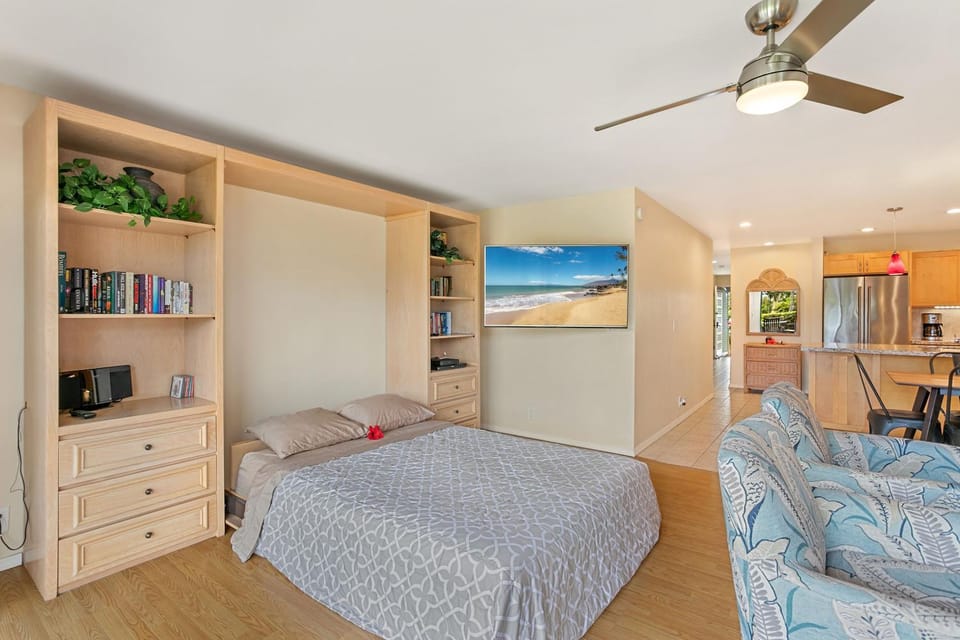 Bed, TV and multimedia, Living room