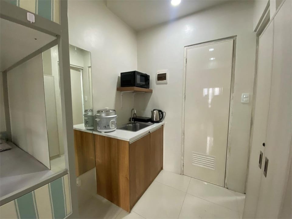 Bathroom, Kitchen or kitchenette, stove