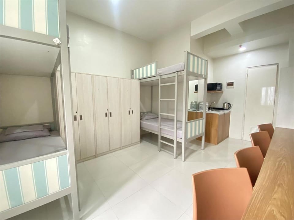 Photo of the whole room, Bedroom, bunk bed, wardrobe
