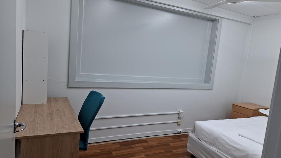 5 Beds including 1 Double Bed, 2 single Beds, 2 Double Sofa Beds, Suite 4, 37 Totara Avenue, New Lynn Apartment in Auckland