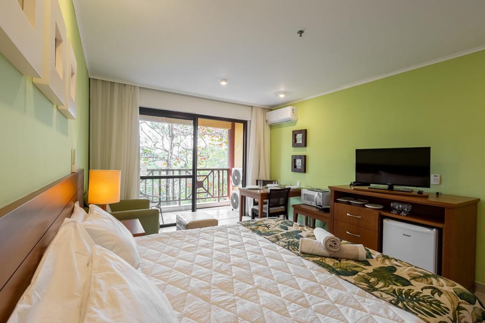 Bed, TV and multimedia, Bedroom