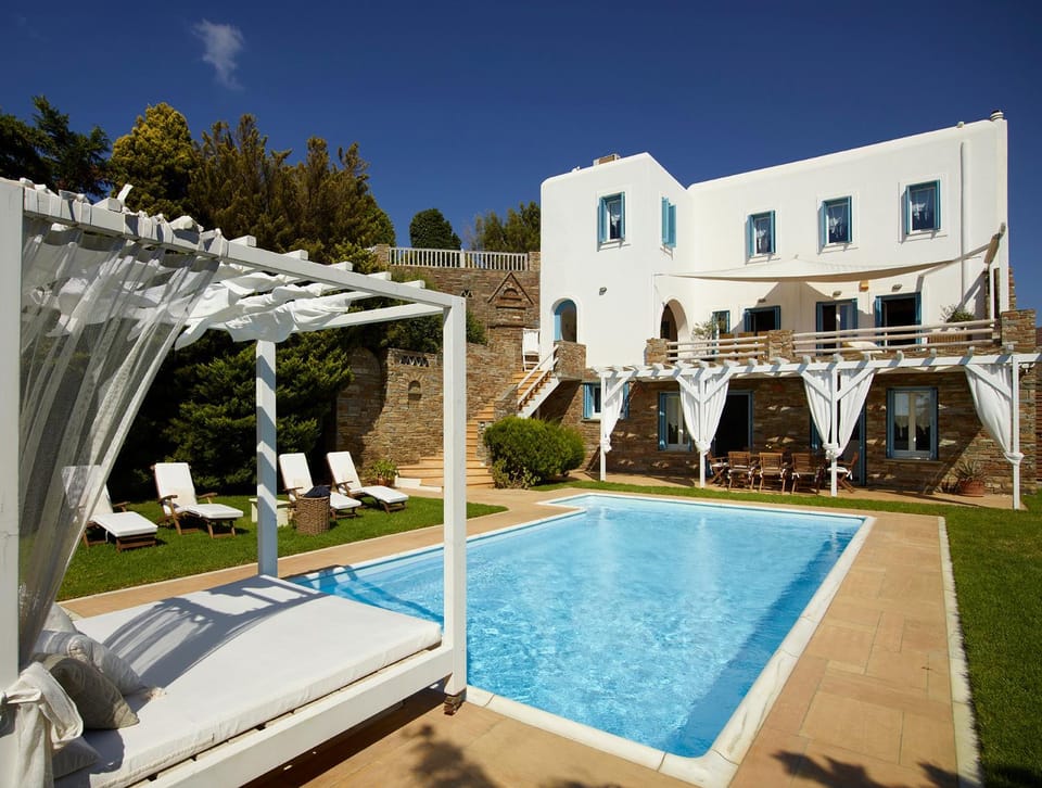 Property building, Patio, Swimming pool, Swimming pool, sunbed